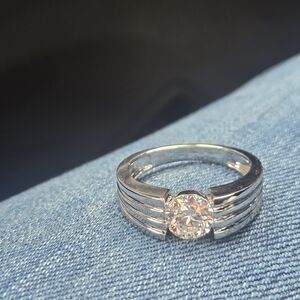 Elegant 14kt White GOLD Ring with 1.77 CT Diamond